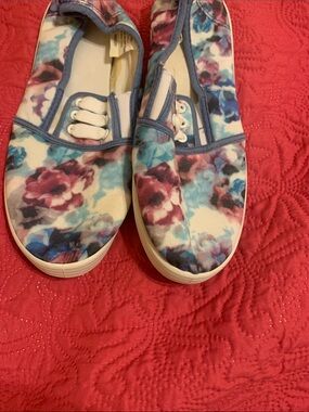 Women's Floral Slip-On Canvas Sneakers in Blue & Pink size 8